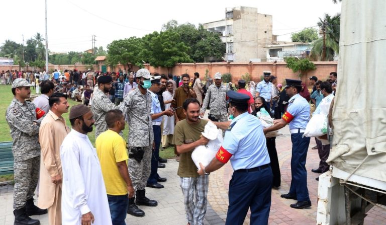 پاک فضائیہ کی جانب سے متاثرینِ سیلاب میں 2ماہ کا راشن تقسیم