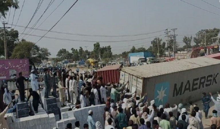 کسان اتحادنے پی ٹی آئی کی خواتین کو احتجاج کرنے سے روک دیا