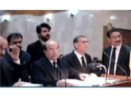 ہمارا فیصلہ ماننا ہے مانیں، ورنہ آپ کی مرضی، چیف جسٹس کا لطیف کھوسہ سے مکالمہ