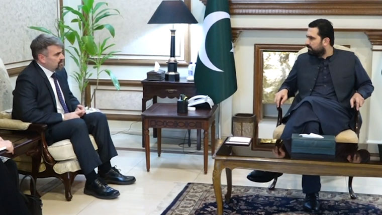امریکی قونصل جنرل کی وزیر اعلیٰ خیبر پختونخوا سے اہم ملاقات، تجارت و سکیورٹی تعاون پر تبادلہ خیال