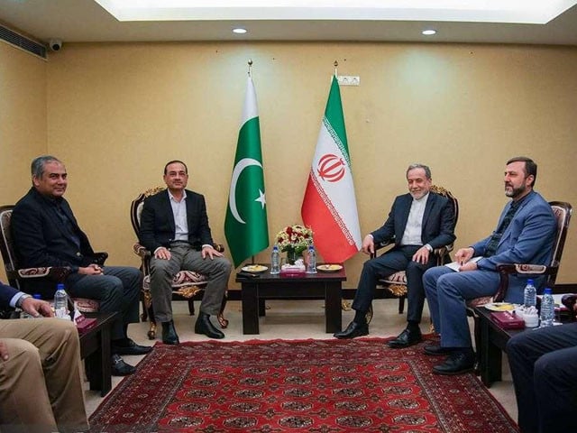 فیلڈ مارشل عاصم منیر کی تہران میں ایرانی وزیر خارجہ سے ملاقات، امن پر مشترکہ عزم