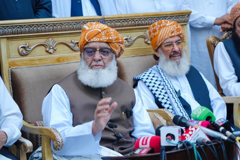 پی ٹی آئی اسلام آباد آکر احتجاج کرنا چاہتی ہے تو رکاوٹ نہیں ڈالنی چاہیے: مولانا فضل الرحمان